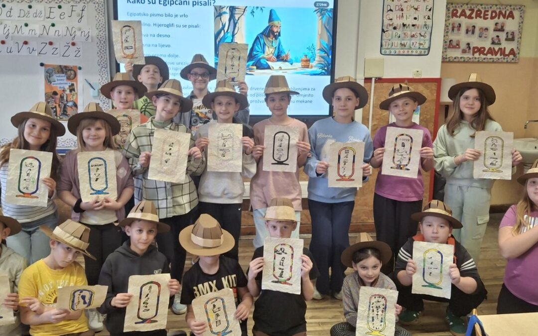 Tajne drevnih simbola: Učenici PŠ Ždralovi postali mladi istraživači Egipta